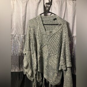 Women’s grey 💖sweater size medium